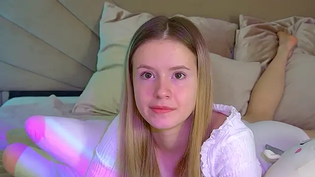 MilanaBalmain online show from November 5, 2025, 4:21 pm