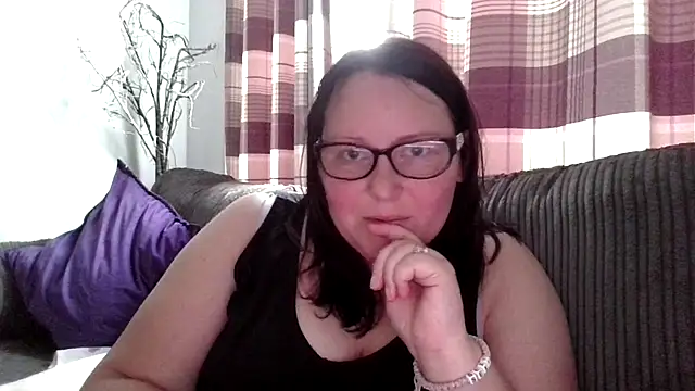 Curvy-Clare-30 online show from August 2, 2026, 7:00 pm