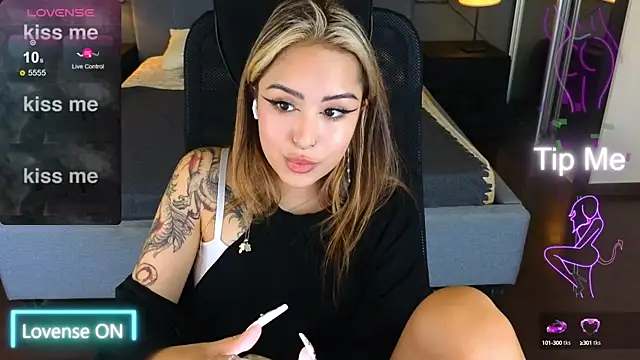 baby  kim online show from September 14, 2025, 6:47 am