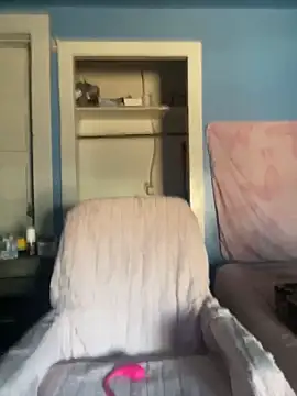 y0urlilgf online show from January 5, 2026, 8:12 pm