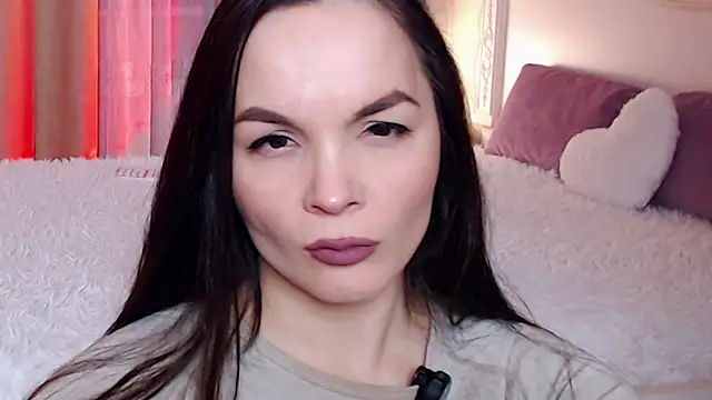 Snapshot of Avylew chatting on December 16, 2025, 7:40 pm Avylew online show from December 16, 2025, 7:40 pm