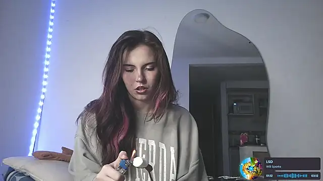 cherrybom969 online show from September 30, 2025, 6:41 am