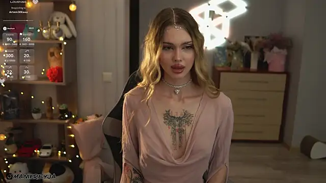 ManiFreyja online show from October 7, 2025, 5:36 pm