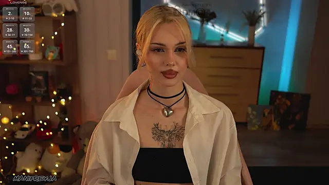 ManiFreyja online show from April 15, 2026, 7:58 pm