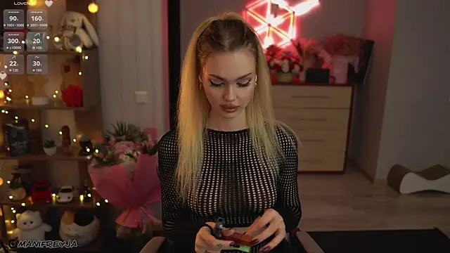 ManiFreyja online show from September 11, 2025, 8:09 pm