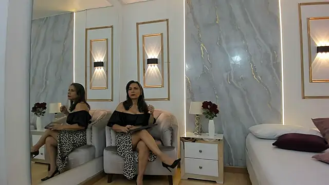 AmandaMartinez  online show from September 17, 2025, 2:41 pm