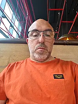 Snapshot of Crosss-23cm chatting on May 4, 2026, 7:33 am Crosss-23cm online show from May 4, 2026, 7:33 am