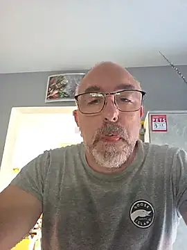 Snapshot of Crosss-23cm chatting on June 23, 2026, 7:28 am Crosss-23cm online show from June 23, 2026, 7:28 am