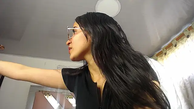 Mia Fischer online show from October 16, 2025, 7:55 pm