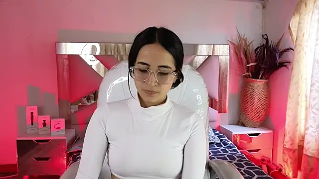 Mia Fischer online show from March 8, 2026, 7:39 pm