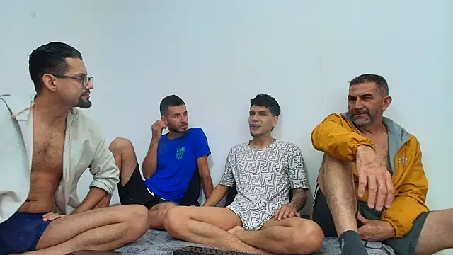 Snapshot of Benjamin_show chatting on November 26, 2025, 3:23 pm Benjamin show online show from November 26, 2025, 3:23 pm