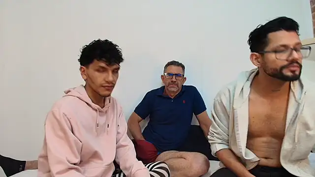 Snapshot of Benjamin_show chatting on December 18, 2025, 8:12 pm Benjamin show online show from December 18, 2025, 8:12 pm