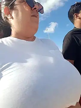 kittymorenita26 online show from January 13, 2025, 2:53 pm