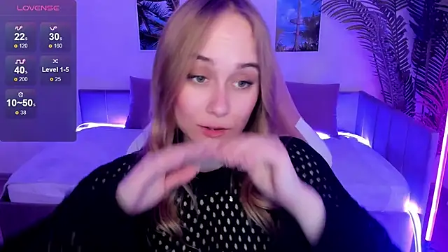 LianaBright online show from March 18, 2025, 12:06 pm