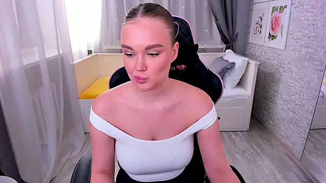 KiraDaring online show from February 6, 2025, 4:36 pm