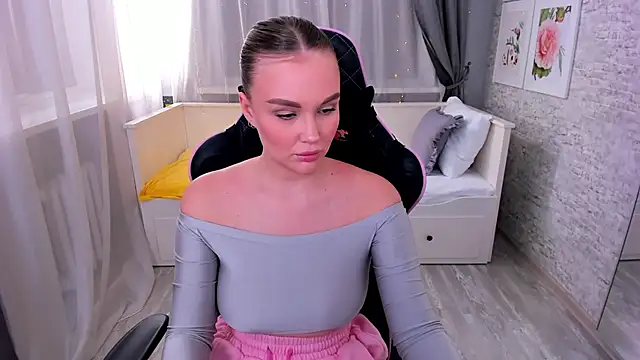 KiraDaring online show from February 6, 2025, 7:40 pm