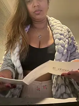 Snapshot of TEMPTING-TAMMY chatting on December 16, 2025, 6:17 am TEMPTING-TAMMY online show from December 16, 2025, 6:17 am