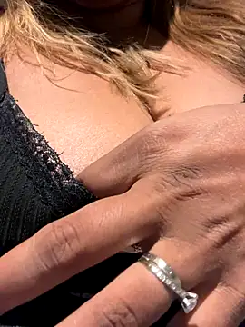 Snapshot of TEMPTING-TAMMY chatting on September 9, 2025, 5:17 am TEMPTING-TAMMY online show from September 9, 2025, 5:17 am