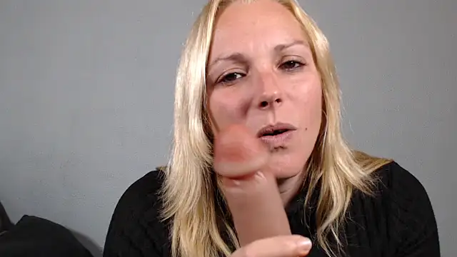 Doucelouve9 online show from February 13, 2026, 5:35 pm