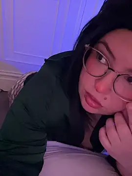 yourcutesarah online show from March 16, 2025, 6:01 pm