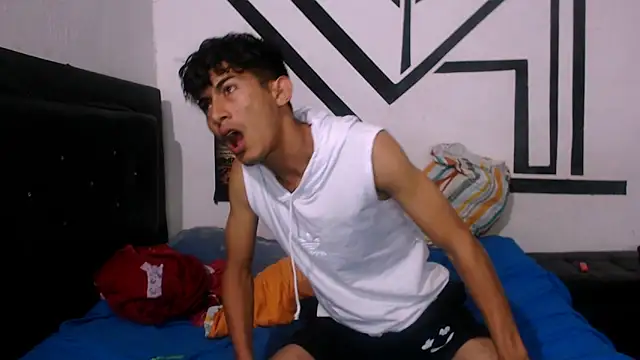 Snapshot of badssboys_always chatting on December 27, 2024, 8:28 pm badssboys always online show from December 27, 2024, 8:28 pm