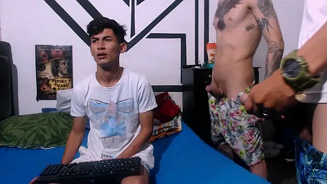 Snapshot of badssboys_always chatting on December 20, 2024, 5:25 am badssboys always online show from December 20, 2024, 5:25 am