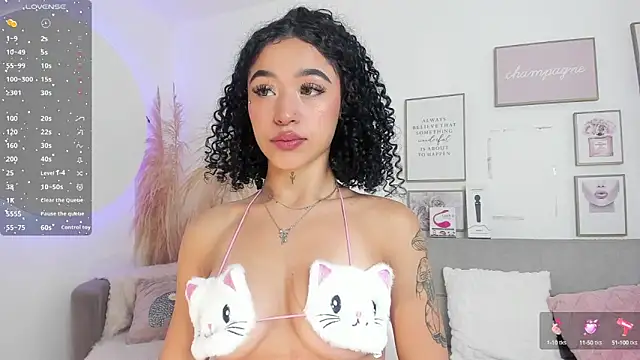 Crystal Dluna online show from March 20, 2025, 12:32 pm