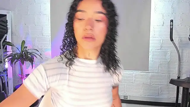 Crystal Dluna online show from March 7, 2025, 12:45 pm