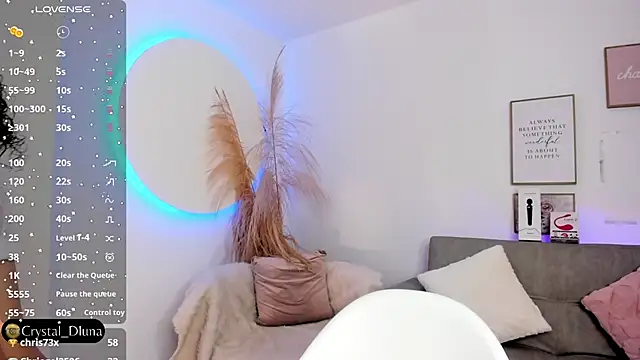 Crystal Dluna online show from March 11, 2025, 12:28 pm