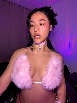 Crystal Dluna online show from October 8, 2025, 4:19 pm