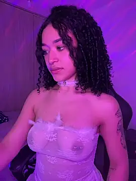 Crystal Dluna online show from September 26, 2025, 3:19 pm