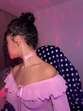 Crystal Dluna online show from September 12, 2025, 3:23 pm