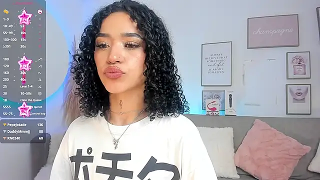 Crystal Dluna online show from March 19, 2025, 12:34 pm