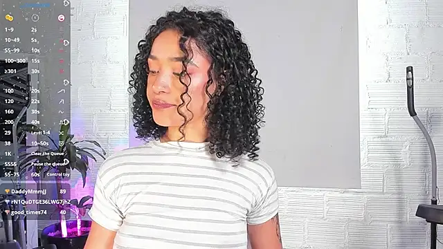 Crystal Dluna online show from March 7, 2025, 3:49 pm