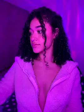 Crystal Dluna online show from September 11, 2025, 12:21 am