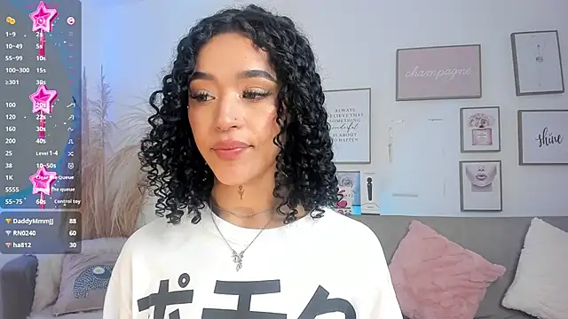 Crystal Dluna online show from March 17, 2025, 4:54 pm