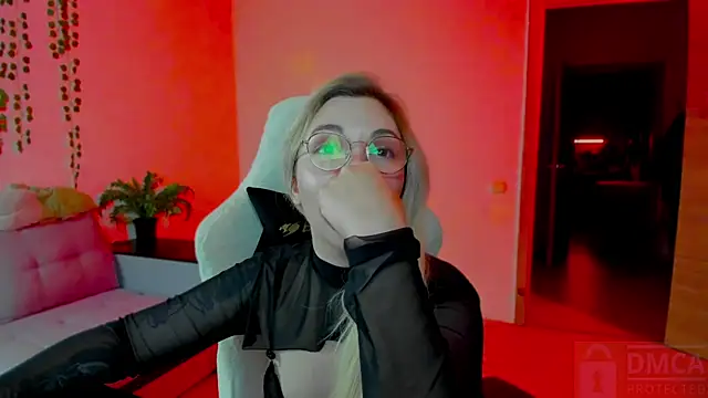 whoa-hoa-hoa-hoa-hoa online show from December 1, 2025, 7:26 pm