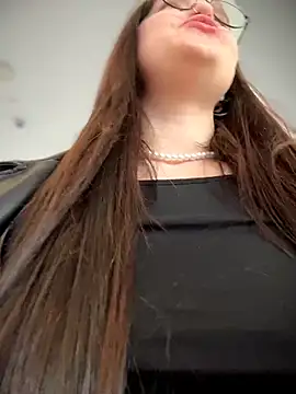 meow girl online show from April 13, 2026, 12:31 pm