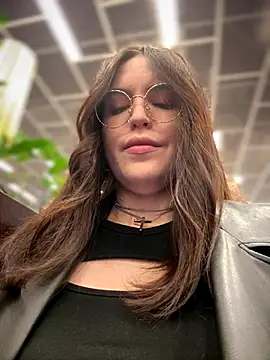 meow girl online show from December 16, 2025, 9:57 am