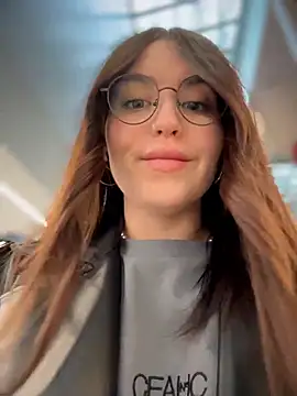 Snapshot of meow_girl chatting on February 17, 2026, 10:01 am meow girl online show from February 17, 2026, 10:01 am