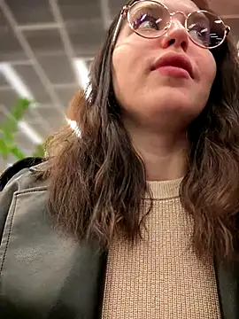 meow girl online show from November 16, 2025, 8:08 am