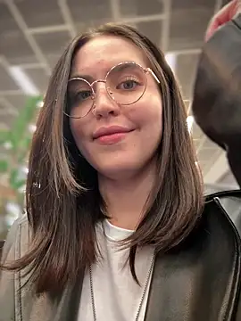 meow girl online show from October 8, 2025, 4:08 pm