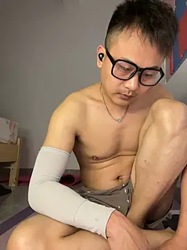 lixiaoshuai8 online show from March 20, 2025, 2:32 pm