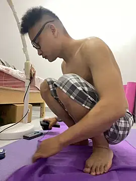 lixiaoshuai8 online show from March 13, 2025, 12:27 am