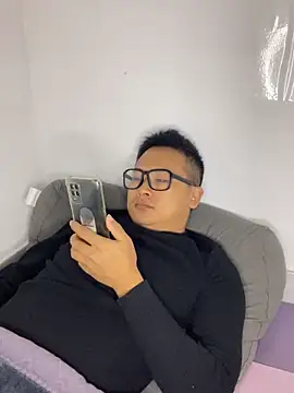 lixiaoshuai8 online show from November 28, 2025, 5:29 am