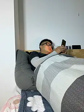 lixiaoshuai8 online show from March 9, 2025, 2:21 pm