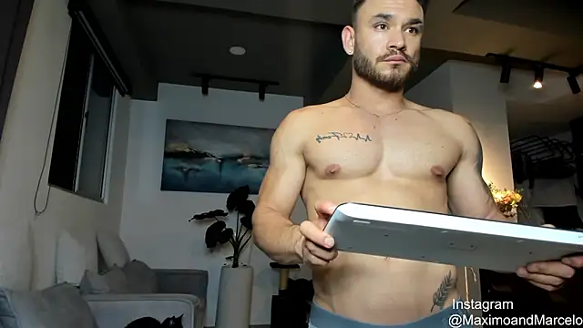 Maximo Marcelo online show from February 25, 2025, 11:37 pm