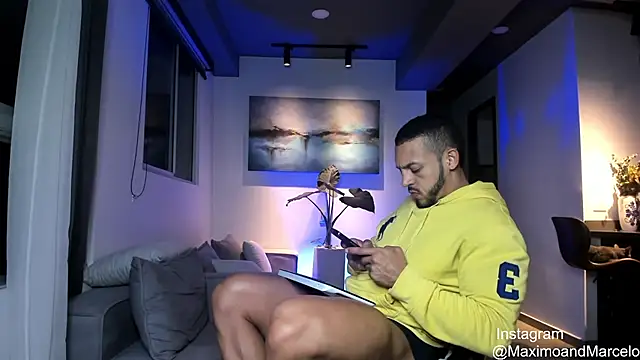 Maximo Marcelo online show from March 4, 2025, 2:06 am