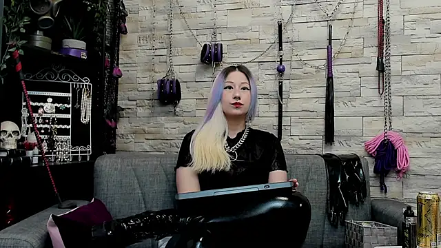 Snapshot of CruelMistress chatting on February 18, 2026, 1:58 am CruelMistress online show from February 18, 2026, 1:58 am