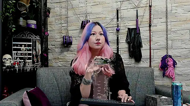 CruelMistress online show from November 7, 2025, 2:10 pm